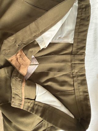 Pantalón de vestir talla 48 verde oliva