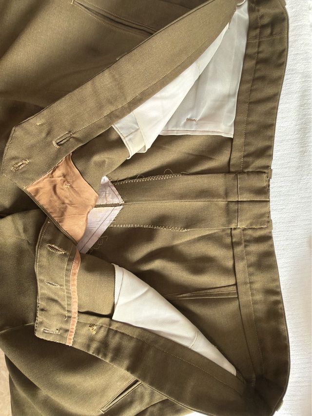 Pantalón de vestir talla 48 verde oliva