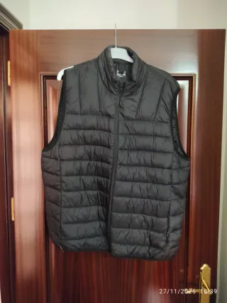 Chaquetón negro acolchado