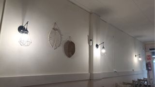 Lámpara de pared moderna  (4 u) y de techo (6 u)