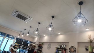 Lámpara de pared moderna  (4 u) y de techo (6 u)