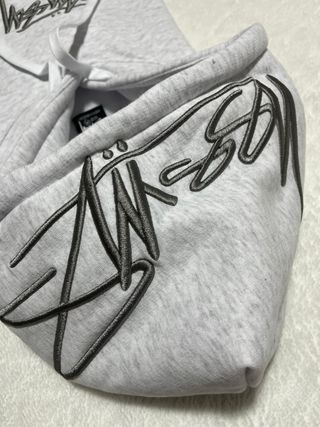 Sudadera Stussy Gris con Logo Bordado