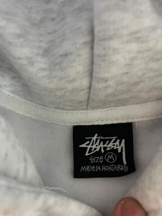 Sudadera Stussy Gris con Logo Bordado