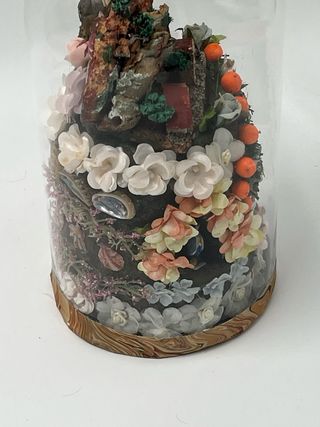 Belén pequeño en urna de cristal