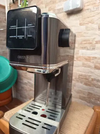 Cafetera Cecotec Cafelizzia Negra