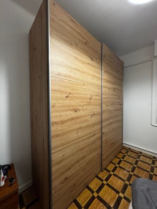 Armario puertas correderas madera