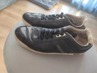 Zapatillas Guess Negras y Beige