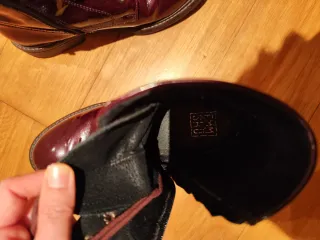 Botas charol burdeos