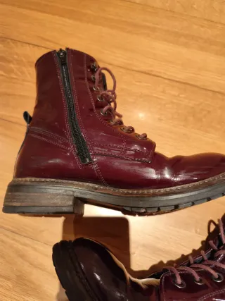 Botas charol burdeos