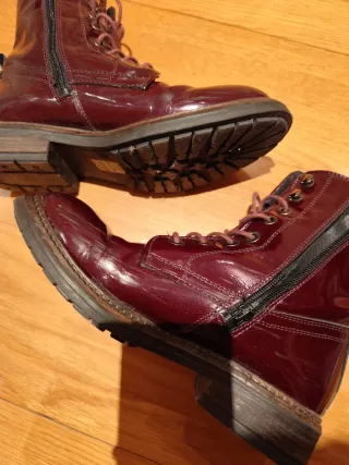 Botas charol burdeos