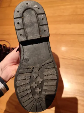 Botas charol burdeos