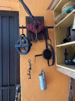 Bilancia a due piatti sospesa