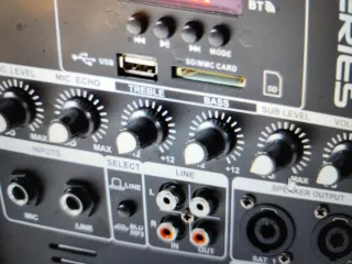 Subwoofer 1200W 15 + 2 Laterales 4 Arrays300+300