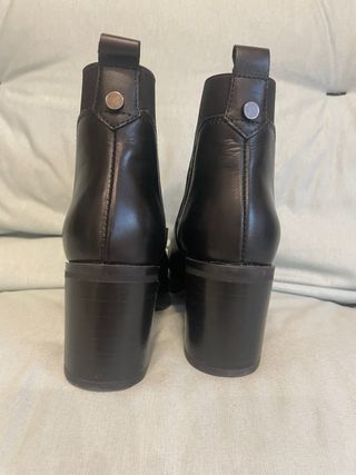 Botines de piel negros marca Alpe