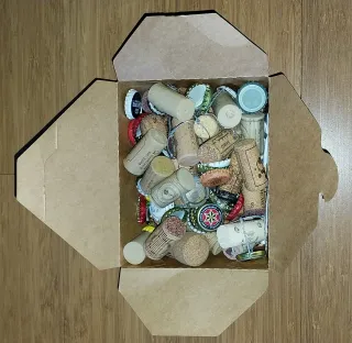 Corchos y chapas de botellas