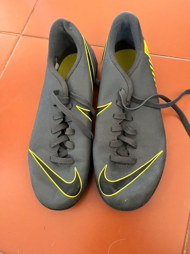 Botas de fútbol Nike niño talla 32