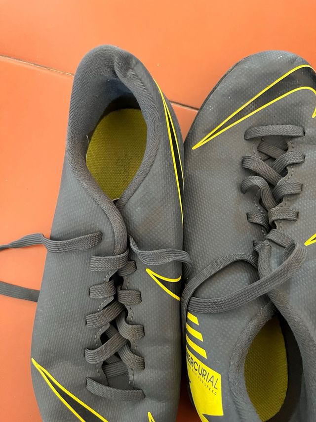 Botas de fútbol Nike niño talla 32