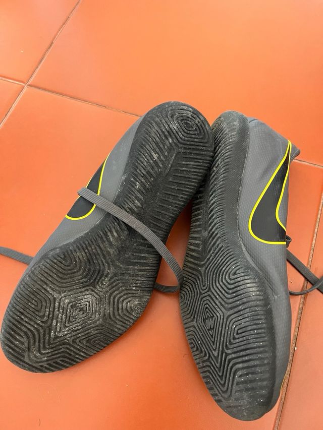 Botas de fútbol Nike niño talla 32