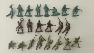 Lotto 22 soldatini vintage plastica