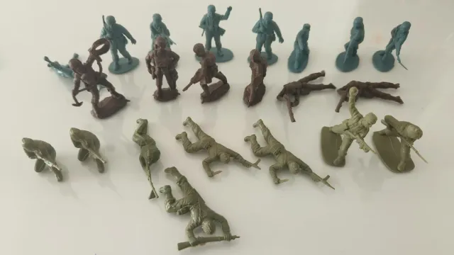 Lotto 22 soldatini vintage plastica