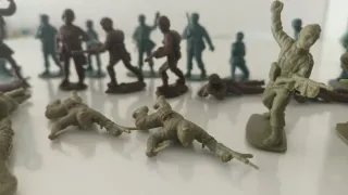 Lotto 22 soldatini vintage plastica