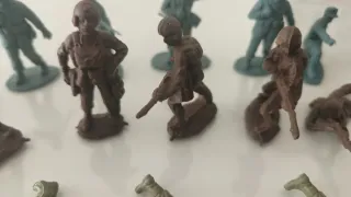 Lotto 22 soldatini vintage plastica