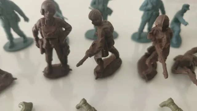 Lotto 22 soldatini vintage plastica