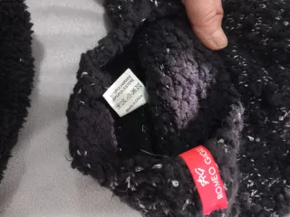 Set cappello e scaldacollo nero e argento