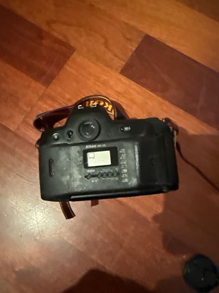 Cámara Nikon F90 + Objetivo 28-70mm