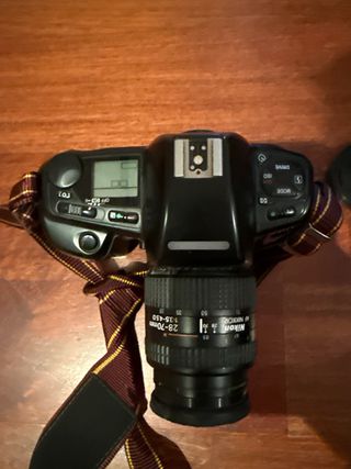 Cámara Nikon F90 + Objetivo 28-70mm