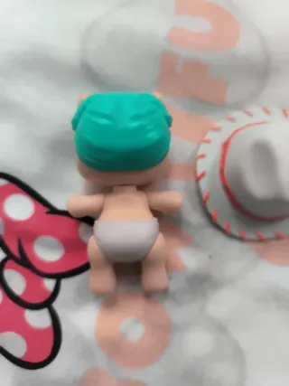 Muñeca LOL con sombrero de vaquero