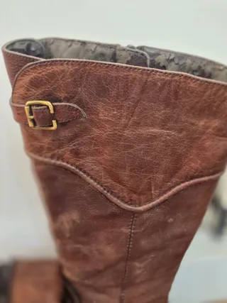 Stivali Bata in pelle marrone con tacco 7 cm