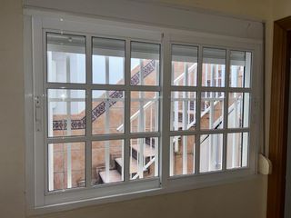 Ventana aluminio, reja y persiana. 150x115