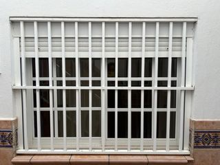 Ventana aluminio, reja y persiana. 150x115