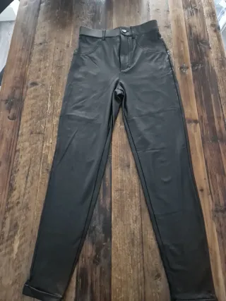 Leggings efecto piel negros