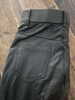 Leggings efecto piel negros