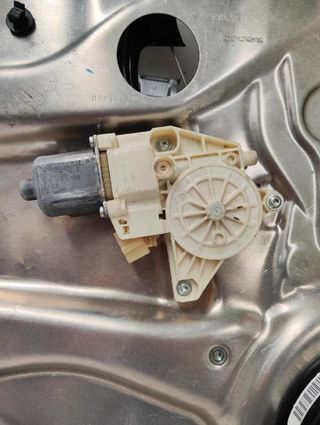 Mercedes-benz a2048204302 elevalunas clase 240171