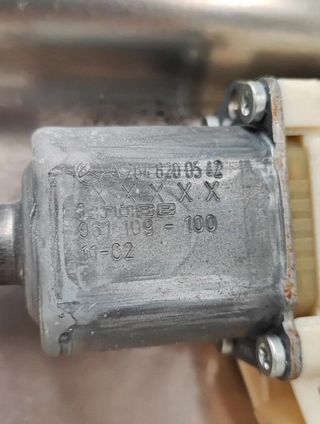 Mercedes-benz a2048204302 elevalunas clase 240171