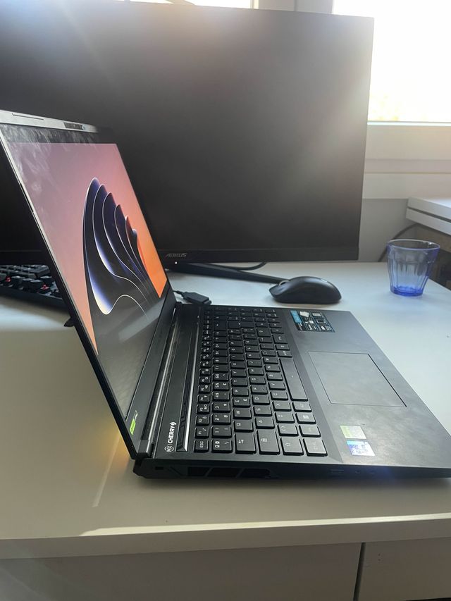 Portátil Gaming Erazer i9 + RTX 4070 – COMO NUEVO