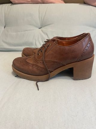 Zapatos Oxford Marrones con Cordones
