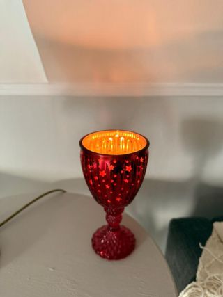 Portacandele in vetro rosso con stelle