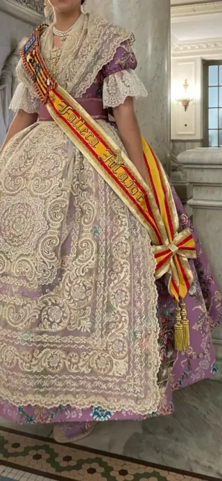 Traje de Fallera sin manteleta y delantal.