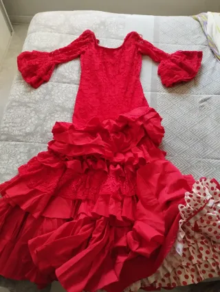 Traje de flamenca rojo con volantes