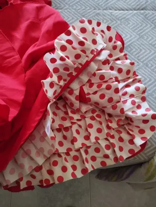 Traje de flamenca rojo con volantes