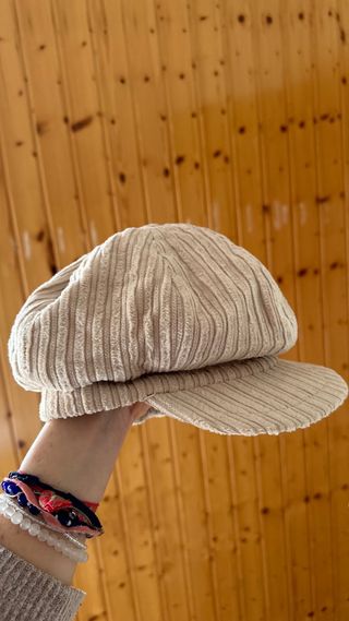 Gorra de pana beige