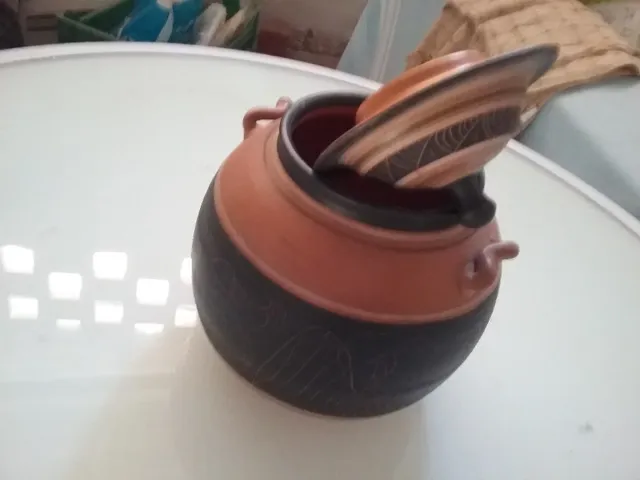 Vasi in ceramica artigianali con coperchio