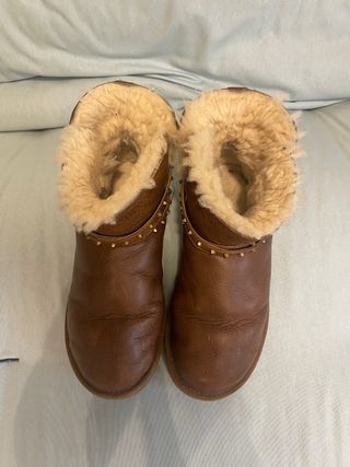Botas UGG Marrones con Tachuelas