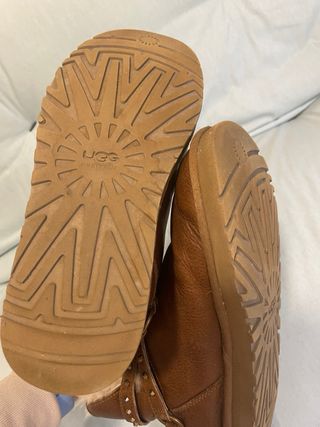 Botas UGG Marrones con Tachuelas