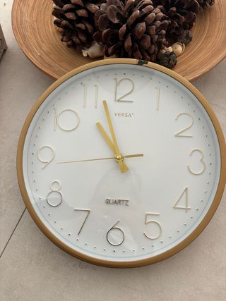 Reloj de Pared Versa Dorado y Blanco