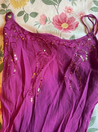 Vestido largo morado con abalorios talla pequeño